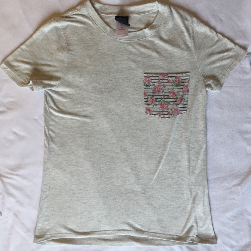 Gray Tee with decorated front pocket